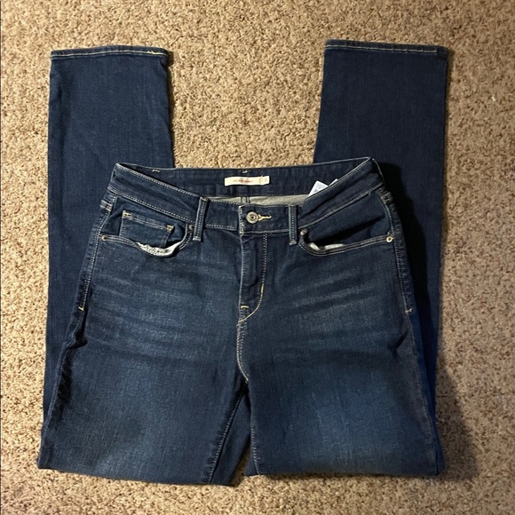 Levi's Denim - Levi’s mid rise skinny size 8 inseam 28 like new inseam 29”
